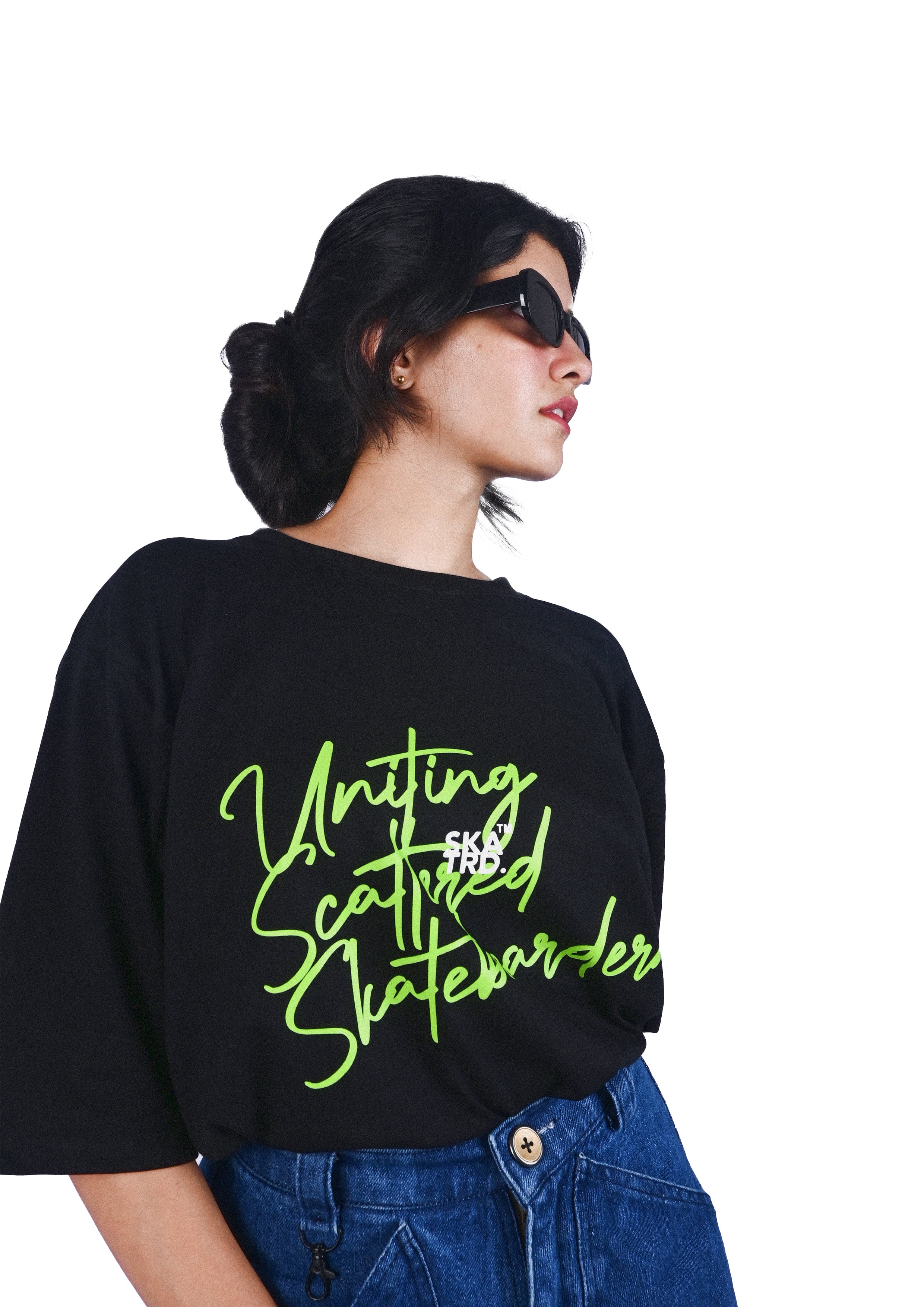 OVERSIZED BLACK T-SHIRT