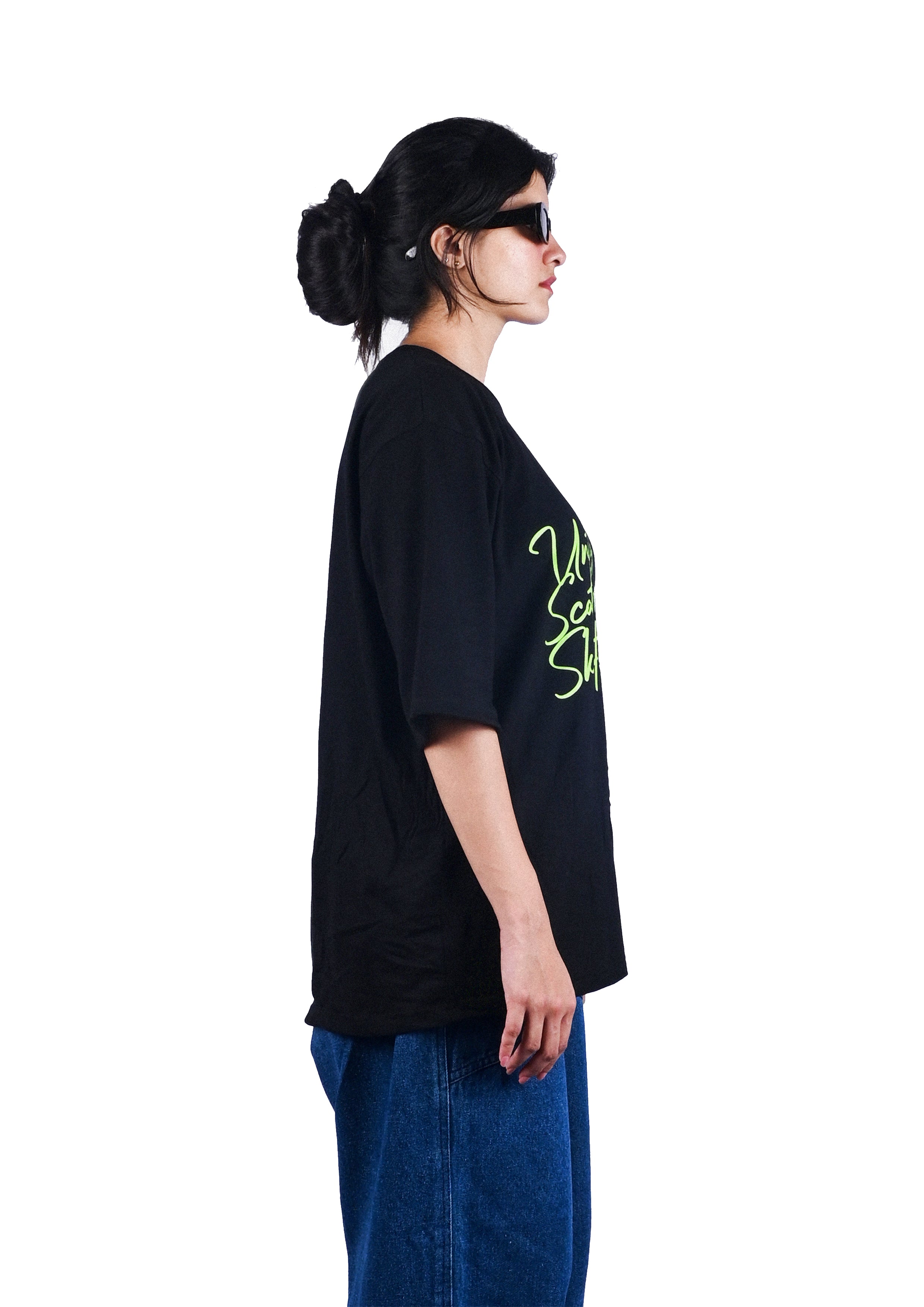 OVERSIZED BLACK T-SHIRT